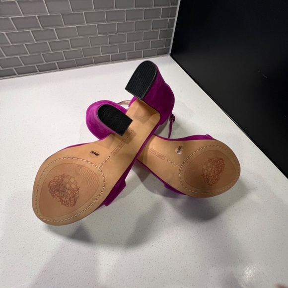 Vince Camuto 4” thick heel open toe Raspberry faux suede size 10 shoes - Picture 10 of 10